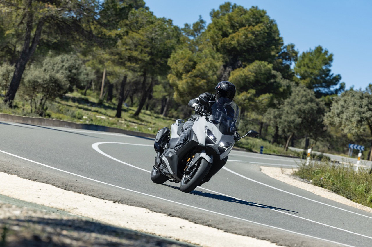 Yamaha TMAX Tech Max - riding